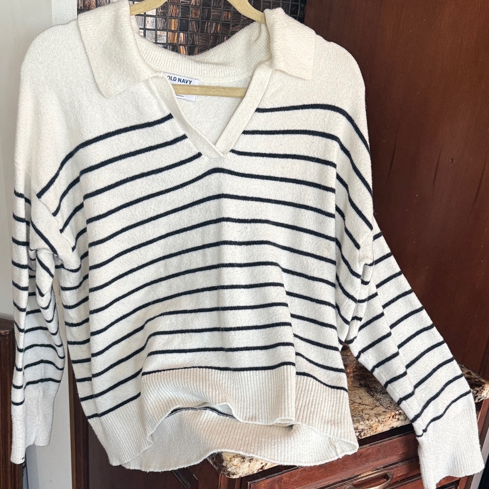 Old Navy XL ladies pull over sweater.